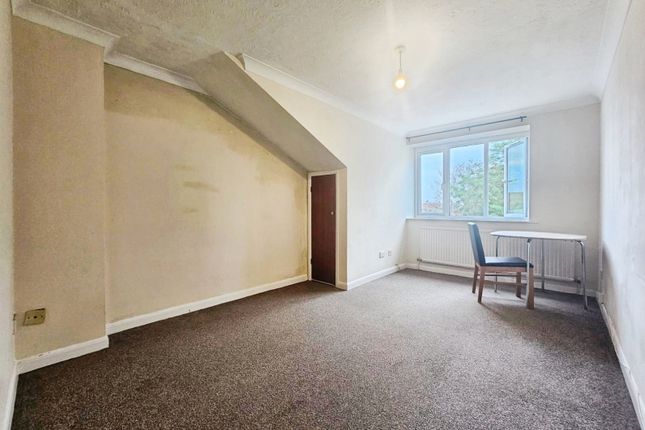 17, Lastingham Court, 213, Laleham Road, Surrey photo 4