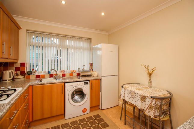 136, Blacker Lane, Wakefield photo 3