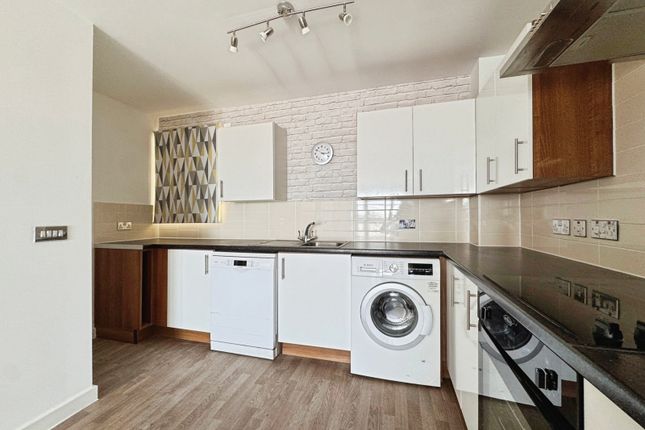 63 Clement House,, Johnstone Close, Berkshire photo 3