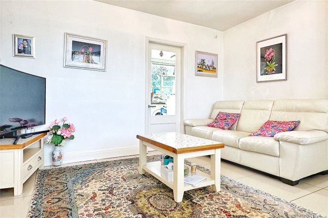 18, Lilmore Avenue, Manchester photo 4