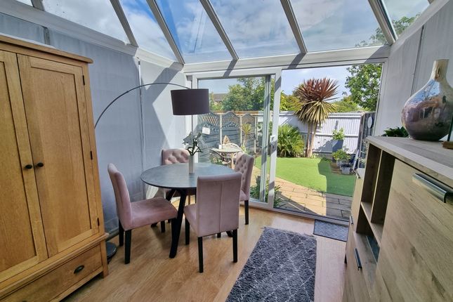 10, Pebble Close, Hayling Island photo 3
