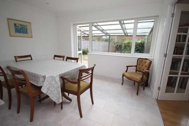 Auckland Close, Maidenhead photo 4