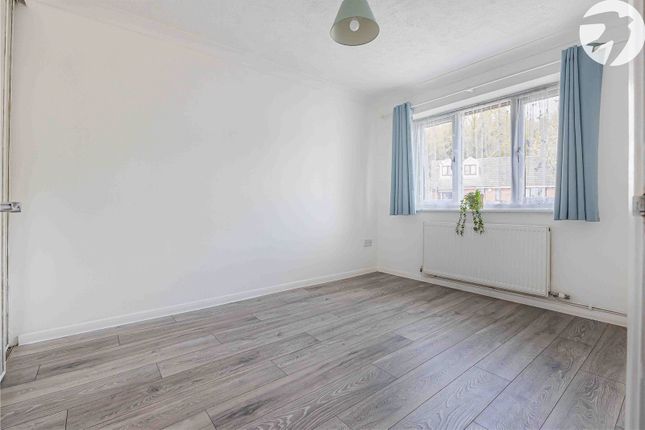 15, Brissenden Close, Rochester photo 4