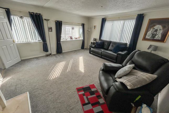 23, Greenlawns, St. Osyth Road East, Little Clacton photo 2
