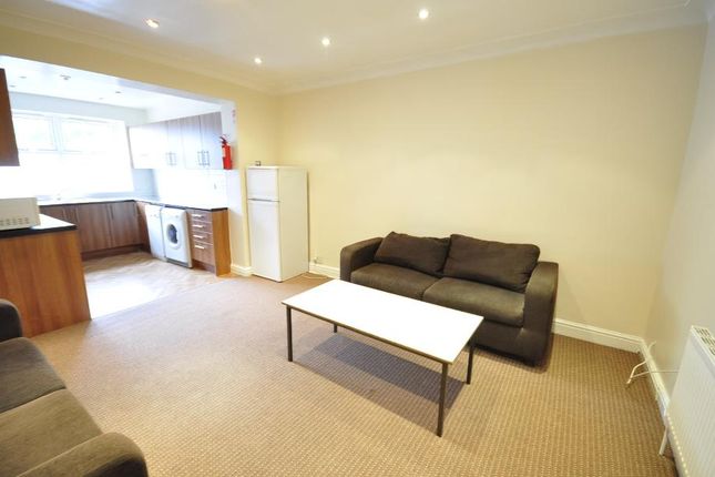 Thumbnail Property to rent in Hessle Avenue, Hyde Park, Leeds