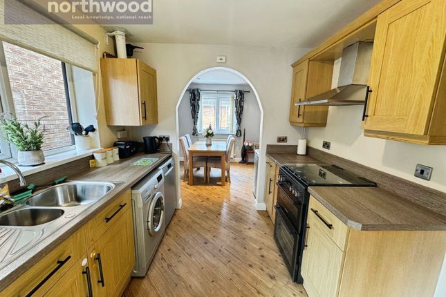 12, Brightwell Close, Upton photo 4