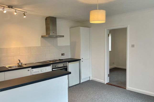 Flat to rent in Grenville Avenue, Exeter