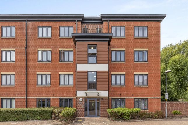 9 Sheraton Court, Bartlett Crescent, Hp12 3Dy-12.J