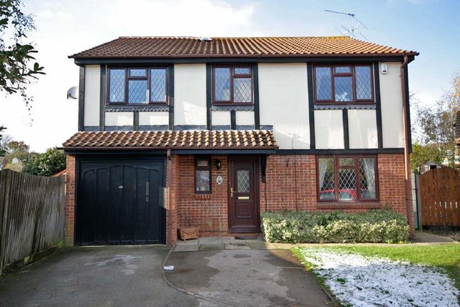 Thumbnail Detached house to rent in Foxhill, Luton
