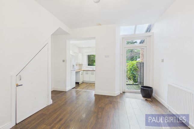 15, Carisbrook Avenue, Trafford photo 2