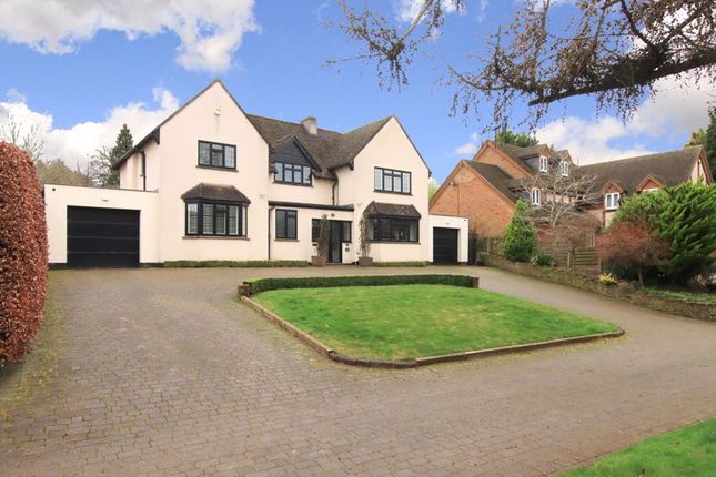 Thumbnail Detached house for sale in London Road, Berkhamsted