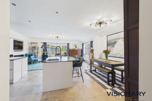 2-bed house on GLADE LODGE, LIONS DEN, BURNTWOOD LICHFIELD, £595,000