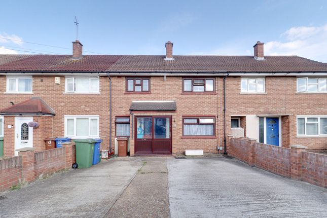 Thumbnail Terraced house for sale in Manor Close, Aveley