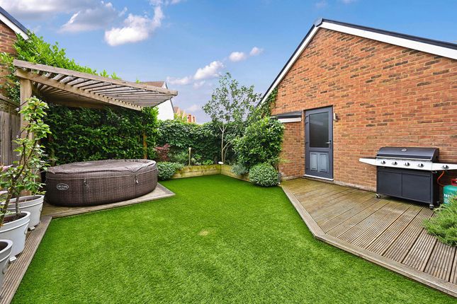 14 Chilmington Crescent, Ashford photo 4
