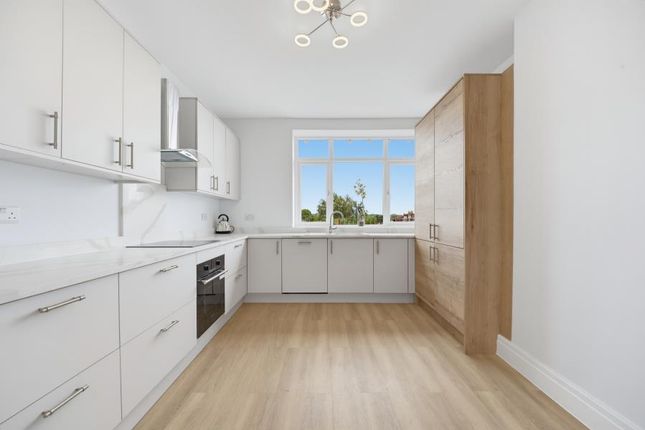 118A, Pitshanger Lane, London photo 4