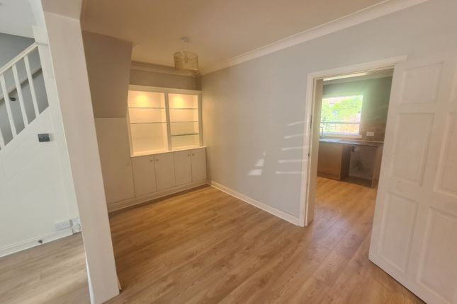 52 Merrilands Road, Worcester Park photo 5