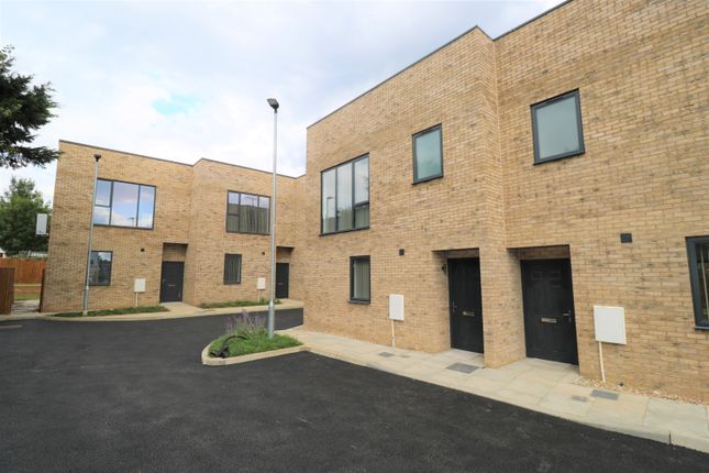 2 bed town house for sale in Beagles Close, Mill Hill NW7