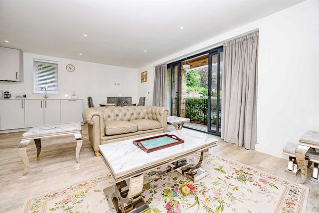 Flat 4, Centurion Heights, 7, Box Lane, Hemel Hempstead photo 2