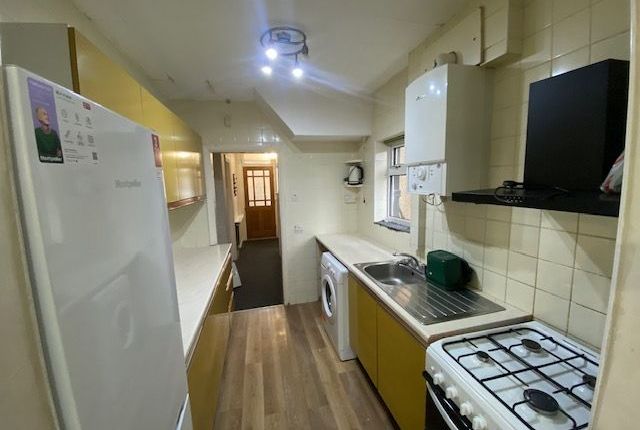 38 Hogarth Gardens, Hounslow photo 3