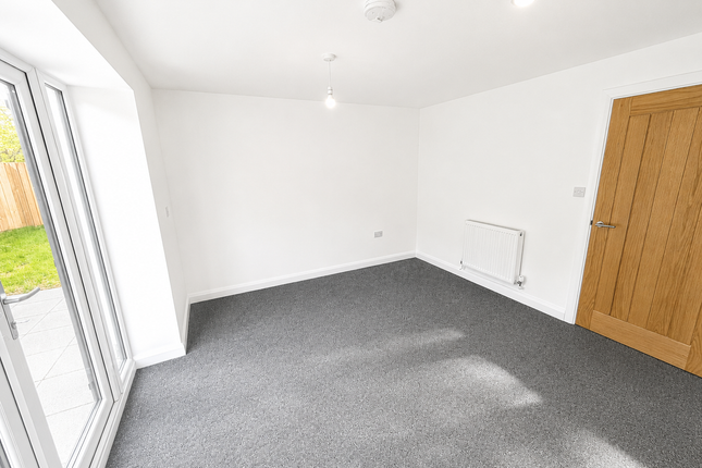 41 Whitleigh Gardens, Plymouth photo 5