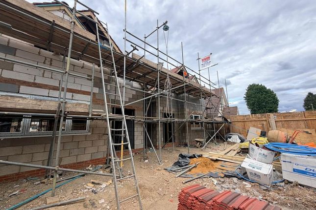 9A, St. Margarets Avenue, Uxbridge photo 2