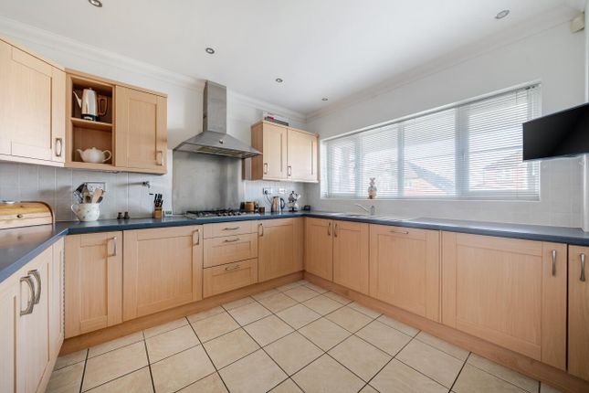 15, Kingsway, Chandler's Ford photo 3