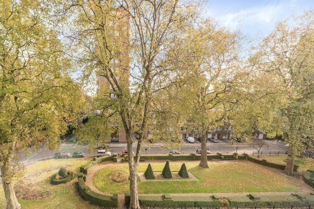 Flat for sale in Cambridge Square, Hyde Park, London