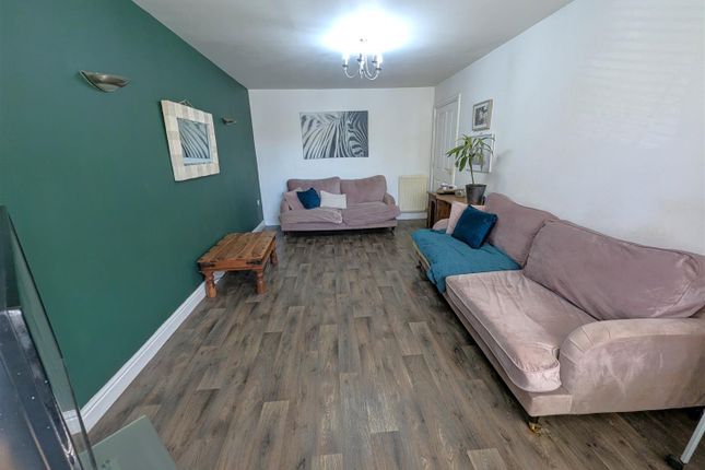 12, Hidcote Close, Corby photo 3