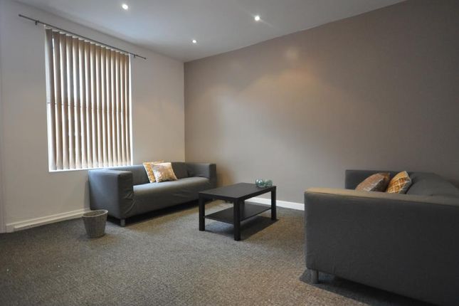 Thumbnail Property to rent in Harold View, Hyde Park, Leeds