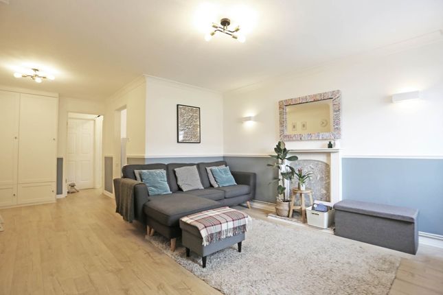 53, Columbine Way, Romford photo 3
