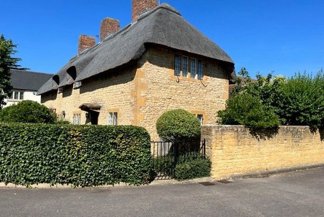 Thumbnail Semi-detached house for sale in Gordon Close, Broadway, Worcestershire