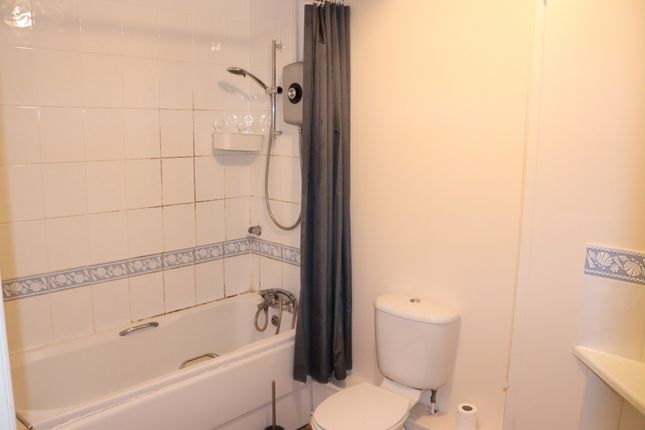 Flat to rent in Meachen Road, Colchester, Essex