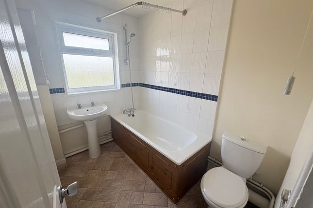 33, Chandos Close, Swindon photo 5