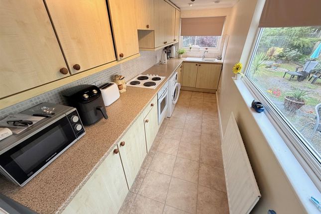 12, Sandringham Avenue, Great Yarmouth photo 2