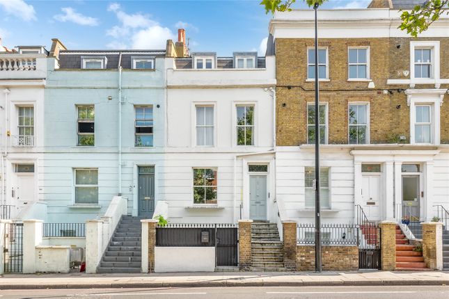 Flat for sale in Battersea Bridge Road, London