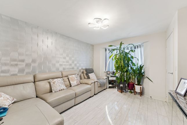 25 McDonald Drive, Firhill, Glasgow photo 2