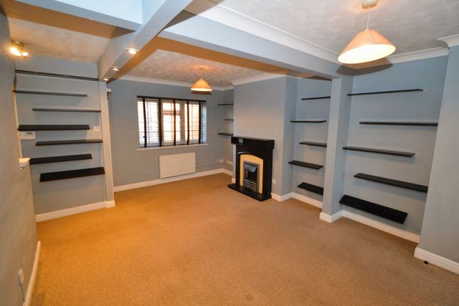 31A, High Street, Bagshot photo 2