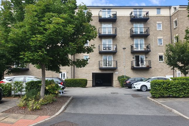 2 bed flat for sale in Thackray Court, Horsforth, Leeds LS18
