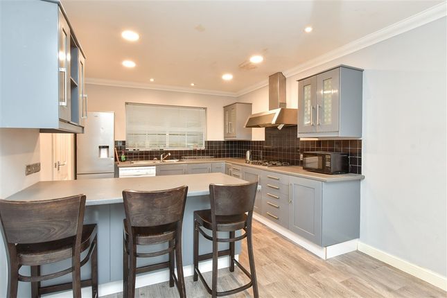 Kitchen/ Breakfast Room