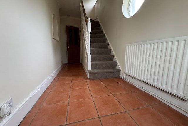 9, Headlands Grove, Swindon photo 2