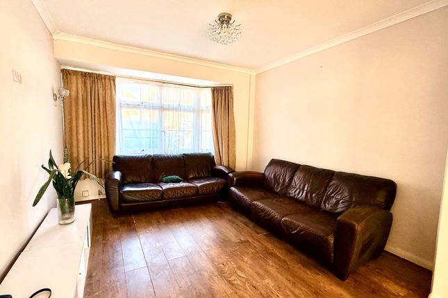 337, Woodford Green photo 2