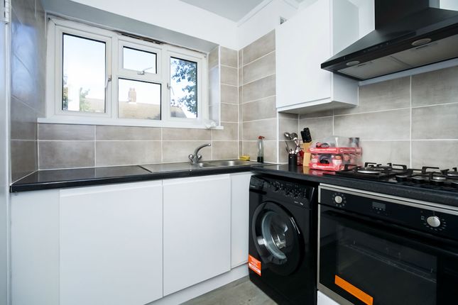 Flat for sale in Commonwealth Way, London