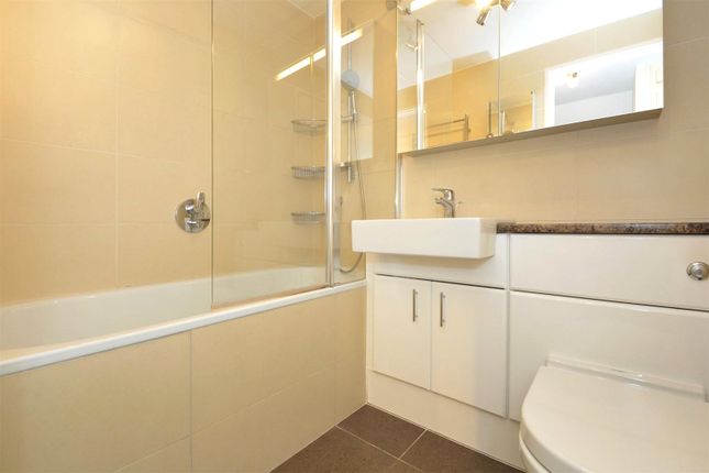 Flat 40 Anglebury, 80, Talbot Road, London photo 4