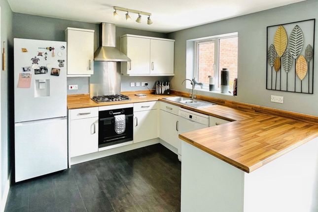 2, Butler Close, Leamington Spa photo 4