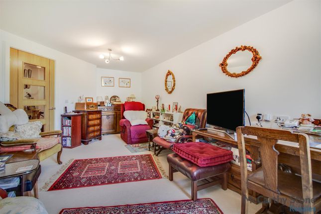 28 Mandeville Court, Darkes Lane, Potters Bar photo 4