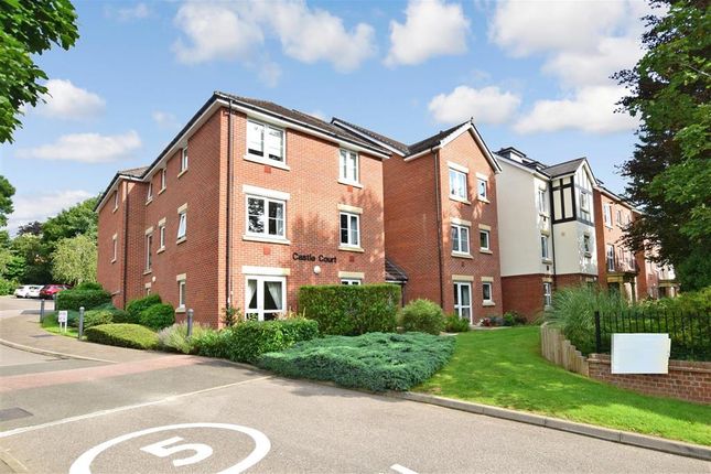 Flat for sale in Hadlow Road, Tonbridge, Kent