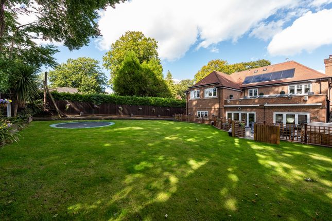1, Kenmore Close, Epsom photo 2