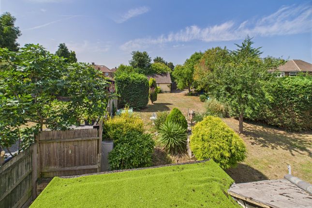 38, Cherry Orchard Road, West Molesey photo 3