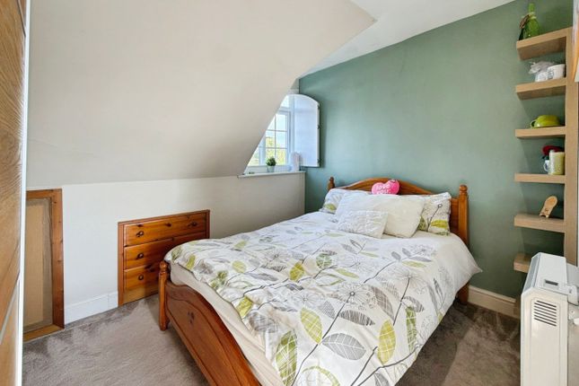 Flat 3, 15 Furze Platt Road, Berkshire photo 2