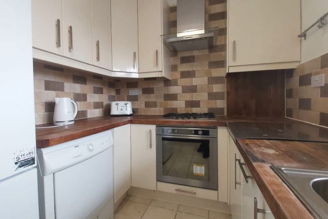 Flat 6, Langbourne House, London photo 3